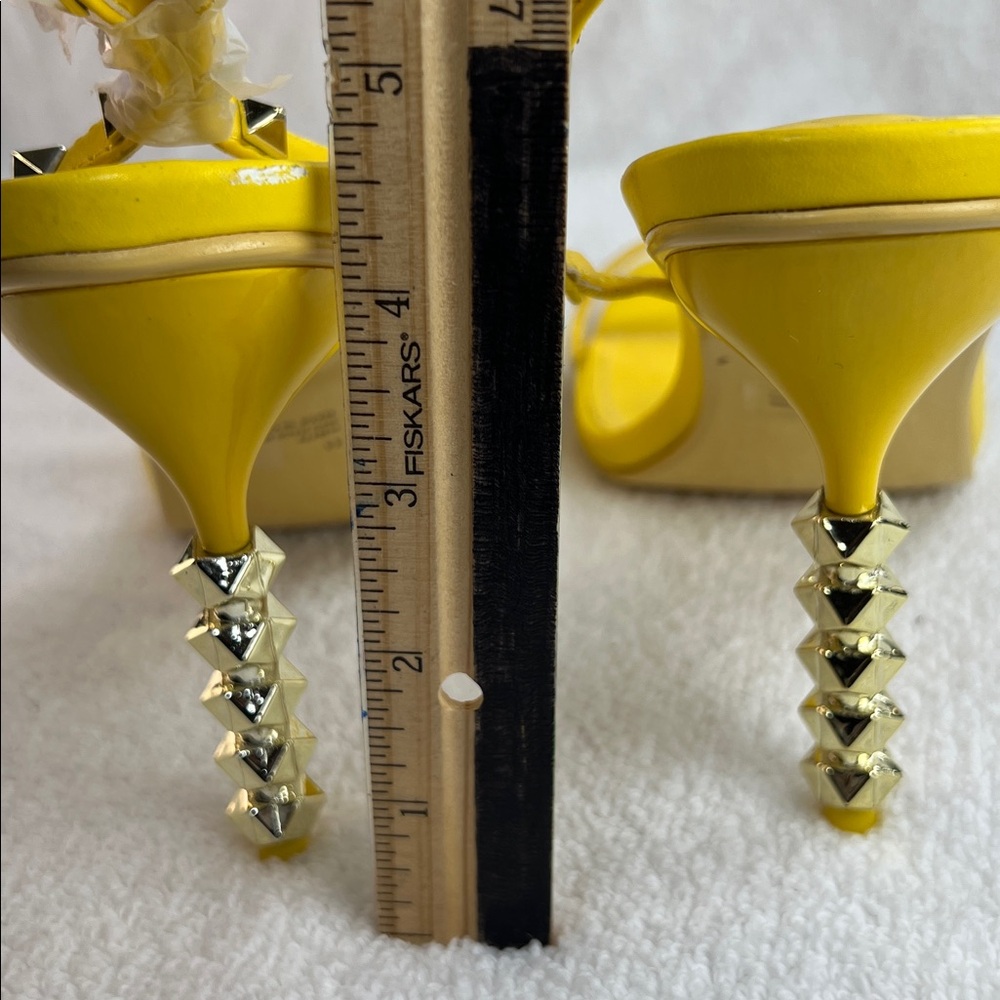 Cape Robbin, Yeow stiletto heels with metal accents - Picture 5 of 7